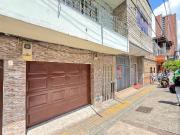 CASA AMPLIA EN VENTA EN MANCHESTER BELLO CERCA AL PARQUE...