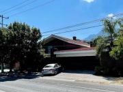 CASA AMPLIA EN VENTA EN SAN PATRICIO