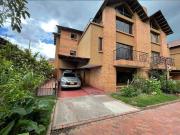 CASA AMPLIA ESQUINERA