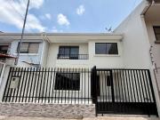 CASA Amplia y Cómoda EN RENTA sector Av. Abelardo J. Andrade