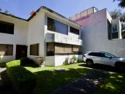 Casa amplia y funcional con jardín en Jardines en la Montaña