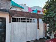 Casa ampliada en Fracc. Torrentes, cerca de avenida...