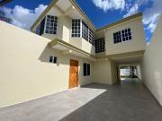 Casa amplio terreno y piscina, cerca Plaza UpTown y...