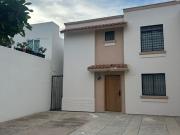 CASA AMPLIS EN VENTA EN PRIVADA PALMAS PREMIER, CLN...