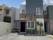 Casa amueblada 3 recamaras, en privado. Vistas altozano