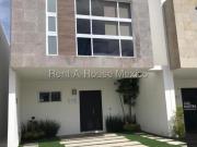 Casa amueblada de 3 recamaras, sala tv y roof