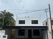 Casa amueblada dentro de la ciudad