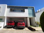 Casa Amueblada en Punta del Este con 3 Rec?maras y sala...