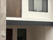 Casa Amueblada en renta cerrada Leones Il