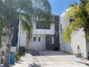 Casa Amueblada en Renta con Alberca propia en Valle...