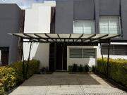 Casa amueblada en RENTA dentro del Fracc. Quinta...