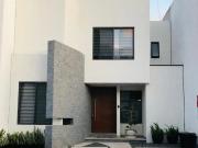 Casa Amueblada en Renta en Fraccionamiento Cerrado de...