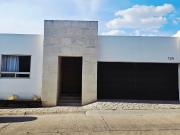 Casa AMUEBLADA EN RENTA, fraccionamiento Jardines del...