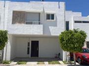 CASA AMUEBLADA EN RENTA POZOS