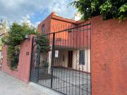 Casa AMUEBLADA en RENTA sobre Av. Universidad en Querétaro