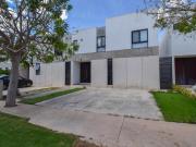 Casa amueblada en venta – Privada Cholul, Mérida