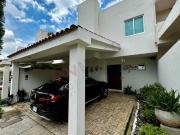 Casa amueblada en venta renovada en Residencial Villas...