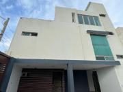 CASA AMUEBLADA ESTILO MINIMALISTA