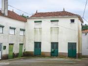 Casa antiga com potencial em Gestosa Fundeira