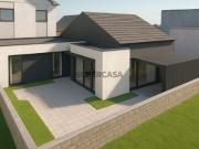 Casa Antiga com Projeto Aprovado para Moradia T2...