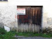 Casa antiga para recuperar no centro da aldeia de Vilar...