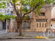 Casa antigua con gran terreno, para vivienda, clínica o...