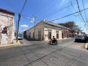 Casa antigua en Venta en esquina en el Centro de Mérida
