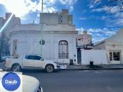 Casa Antigua s/lote de 234 m2 en Mitre y Caronti U$S 150.000