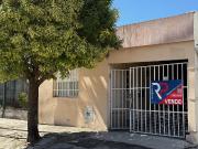 Casa apta CREDITO Semicéntrica Todos los servicios Pavimento