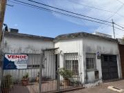 Casa apta Permuta Departamento Céntrico en buen estado