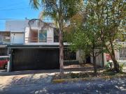 Casa Arcos en venta, a 4 cuadras del RIU, para remodelar