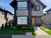 Casa Arriendo En condominio 3D3B 2E Patio con Pasto Cámaras