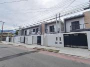 CASA ASSOBRADADA 2 DORM/3 WC/1 VAGA EM BERTIOGA/SP