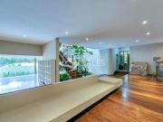 Casa Assobradada em Condomínio, 5 Suítes, 900 m²