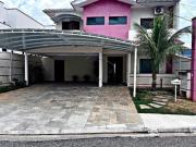 CASA ASSOBRADADA EM CONDOMINIO COM 3 SUITES SENDO 1...