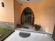 CASA EN ESQUINA IMPECABLE ESTADO