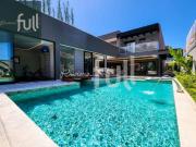 Casa Auto Padrão em Riviera de São Lourenço