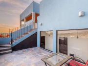 Casa Azul, Céntrica en el Capricho