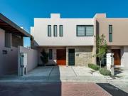 Casa Barcelona en privada con amenidades premium en...