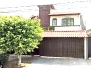 Casa bastante amplia cerca de Av. Cruz del Sur