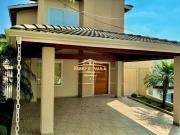 Casa belíssima com 03 dormitórios em Condomínio fechado...