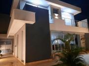 Casa belissima com 3 suites e piscina Condominio D....