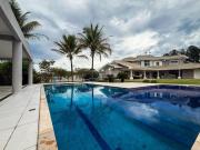 Casa Belissima no Park Way, com 4 suítes e área de lazer...