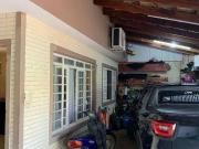 Casa bem localizada em bairro, 2 dormitórios, sala, cozinha