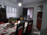 Casa bem localizada em Itapuã