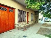 Venta Casa 4 ambientes con parque verde y garaje para 2...