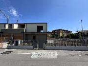 Casa Bi Trifamiliare in Vendita a Verona