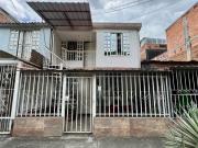 Casa bifamiliar de dos pisos en venta Barrio El...