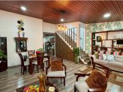 Casa bifamiliar de tres pisos en venta permuta Barrio...