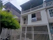 CASA BIFAMILIAR EN VENTA BARRIO LA BASE